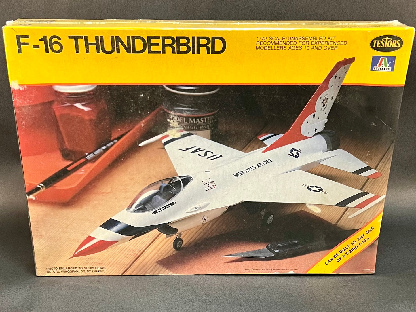 Testors Italeri Model Kit 685 1:72 Scale F-16 Thunderbird