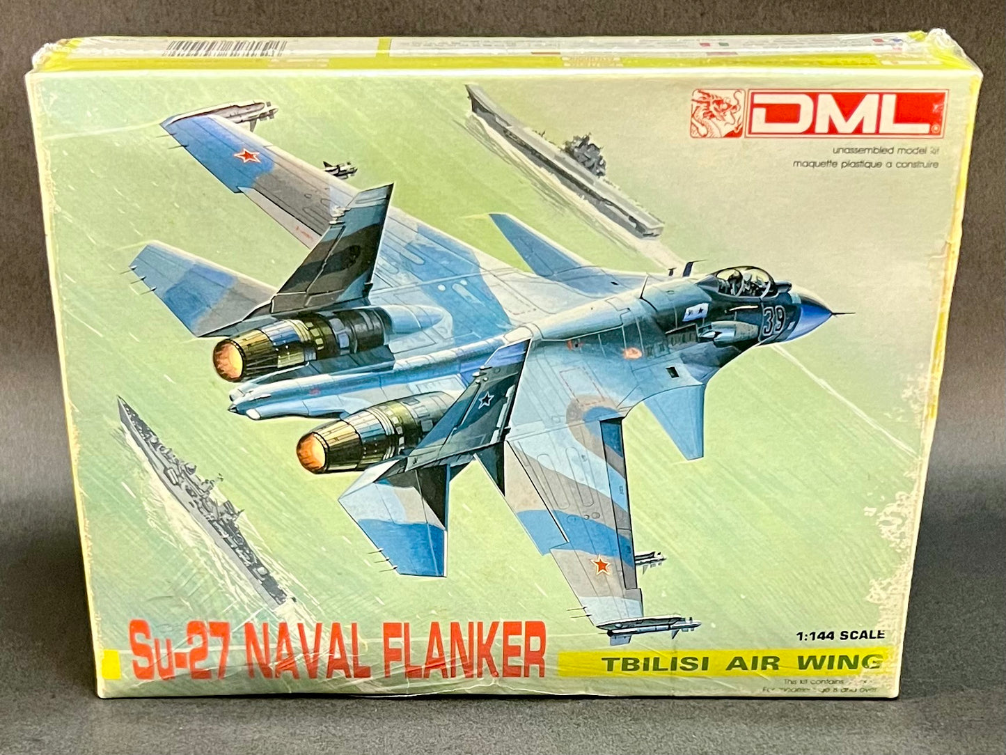 DML Model Kit 4542 1:144 Scale Su-27 Naval Flanker Tbilisi Air Wing