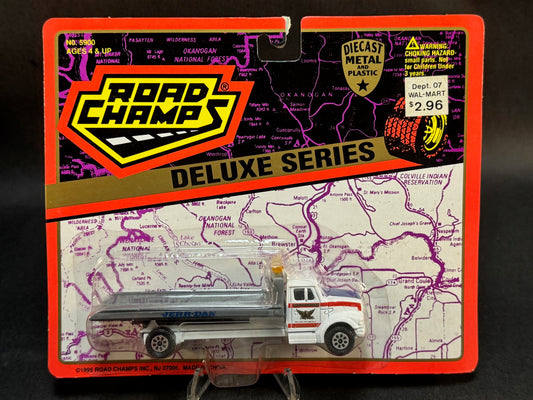 1995 Road Champs Deluxe Series Roadmasters Roll Away Carrier Truck, White