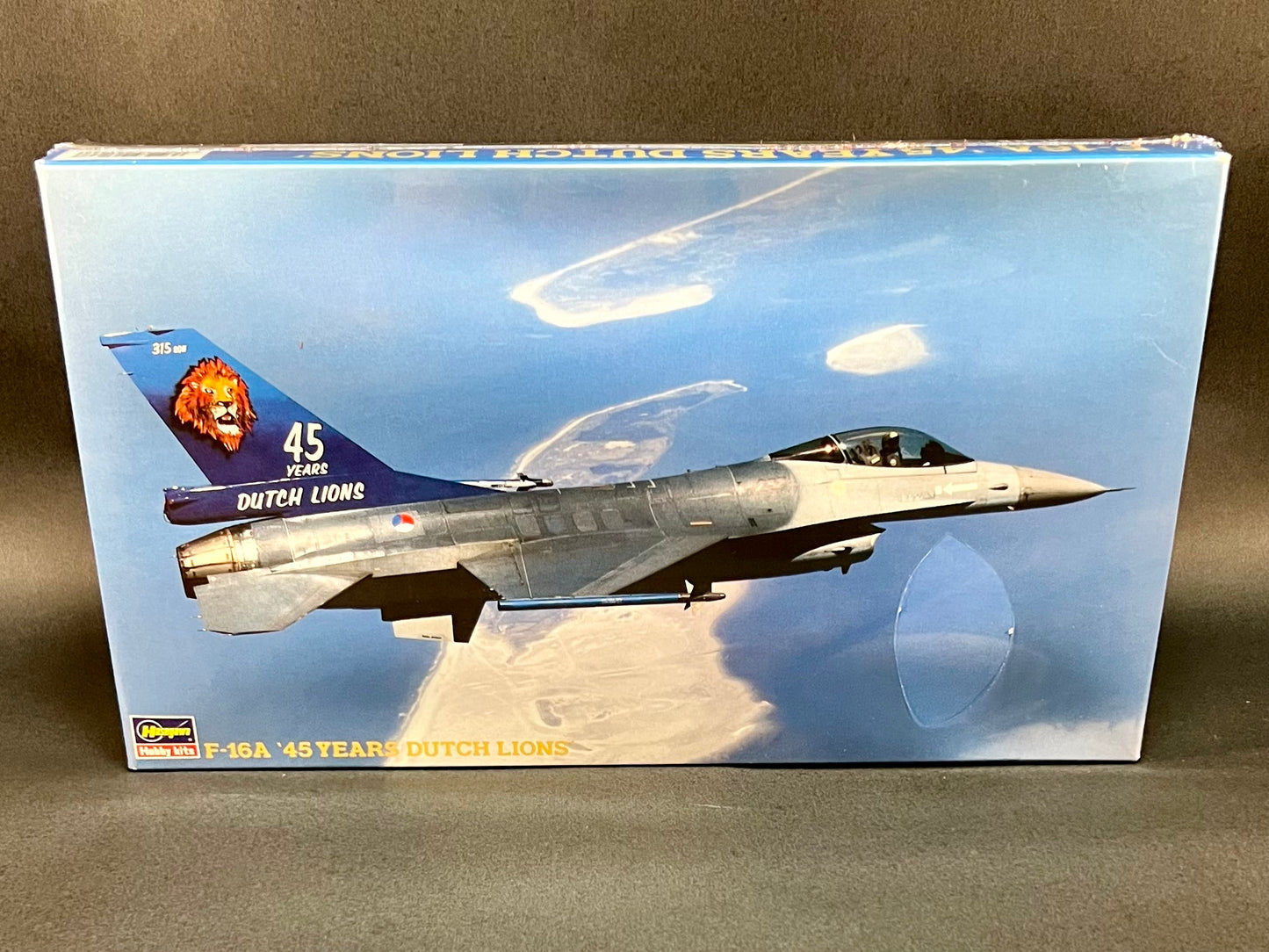 Hasegawa Model Kit V106 1:48 Scale F-16A '45 Years Dutch Lions'