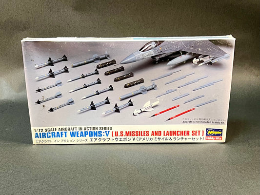 Hasegawa Model Kit X72-9 1:72 Scale Aircraft Weapons: V (US Missiles and Launcher Set)