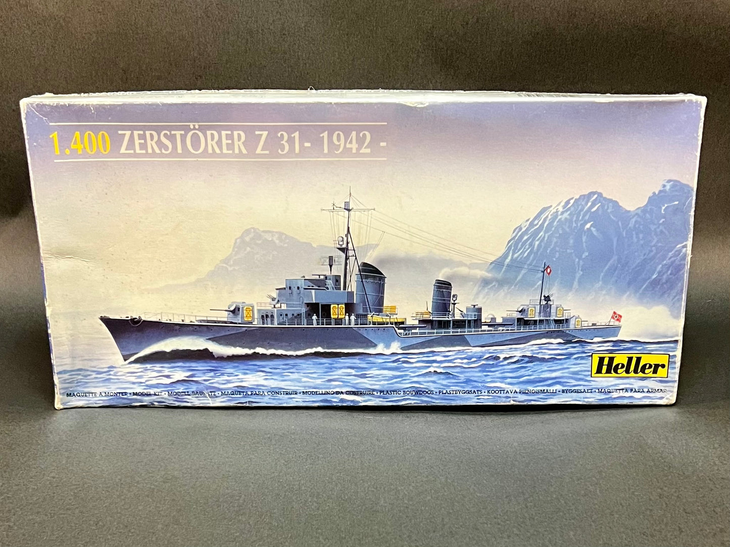 Heller Model Kit 81010 1:400 Scale Zerstorer Z 31- 1942-