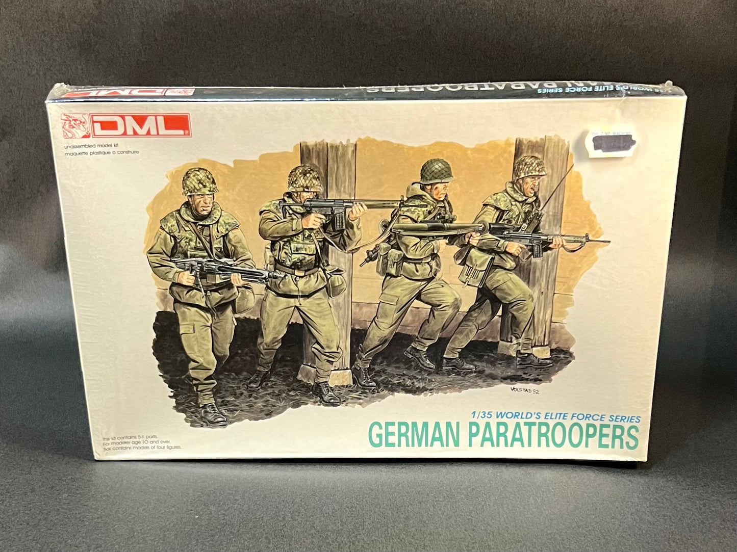 DML Model Kit 3021 1:35 Scale German Paratroopers