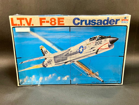 ESCI Model Kit 4011 1:48 Scale LTV F-8E Crusader