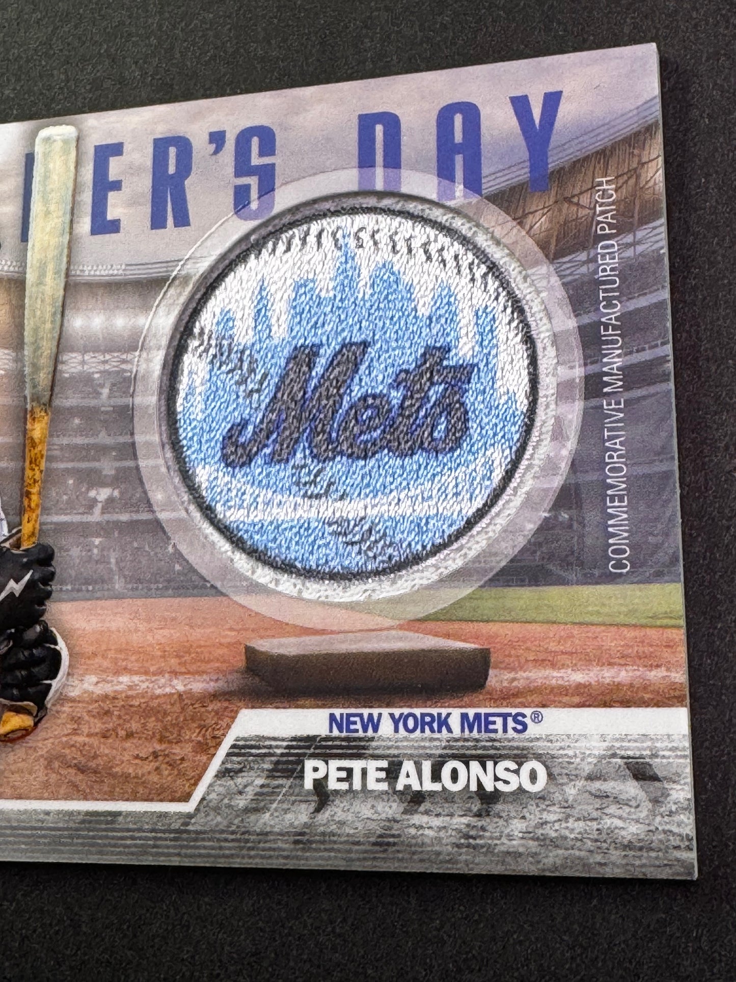 2023 Topps Series Two Father's Day Commemorative Team Patch Pete Alonso New York Mets