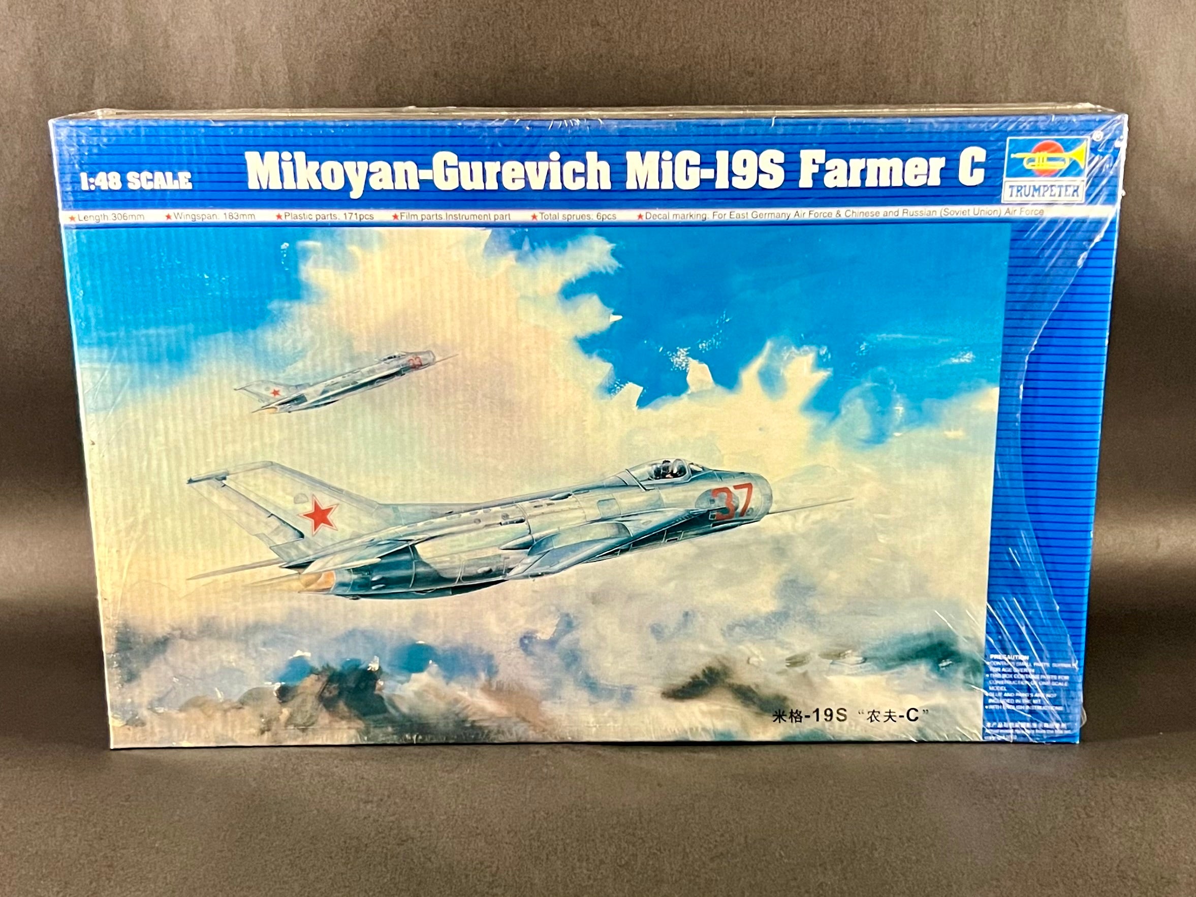 LP434 TRUMPETER 02803 Maquette 1/48 Avion militaire Mikoyan Gurevich MIG-19S LP434 TRUMPETER 02803 Maquette 1/48 Avion militaire Mikoyan Gurevich MIG-19S