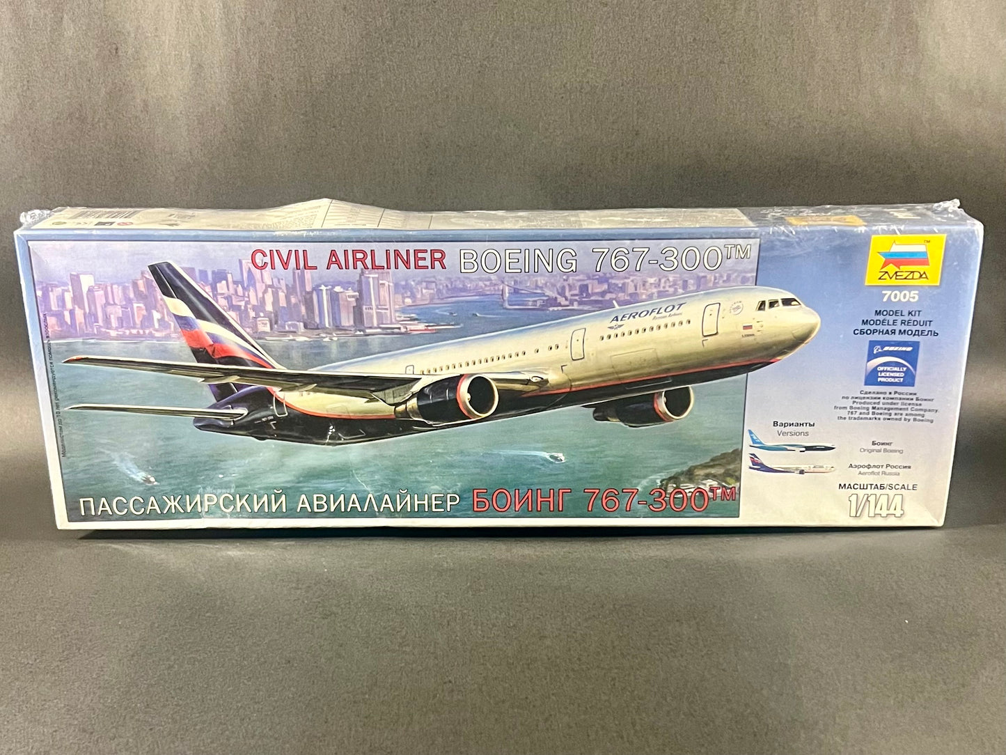 Zvezda Model Kit 7005 1:144 Scale Civil Airliner Boeing 767-300