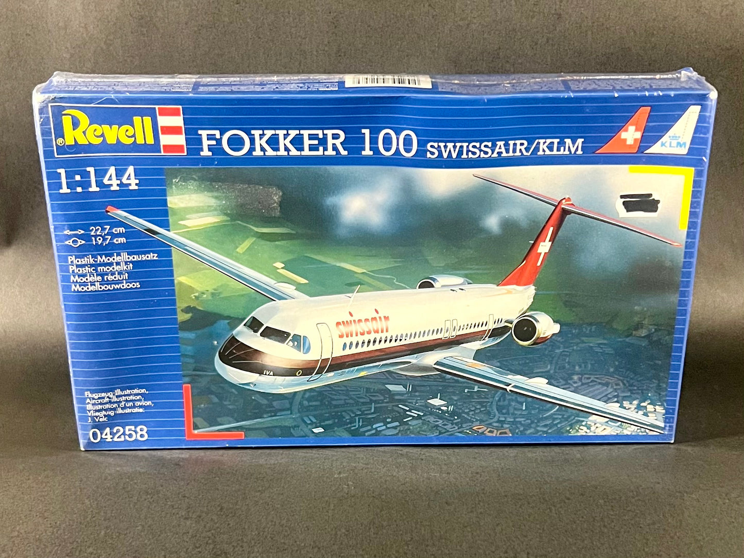 Revell Model Kit 04258 1:144 Scale Fokker 100 Swiss Air/KLM