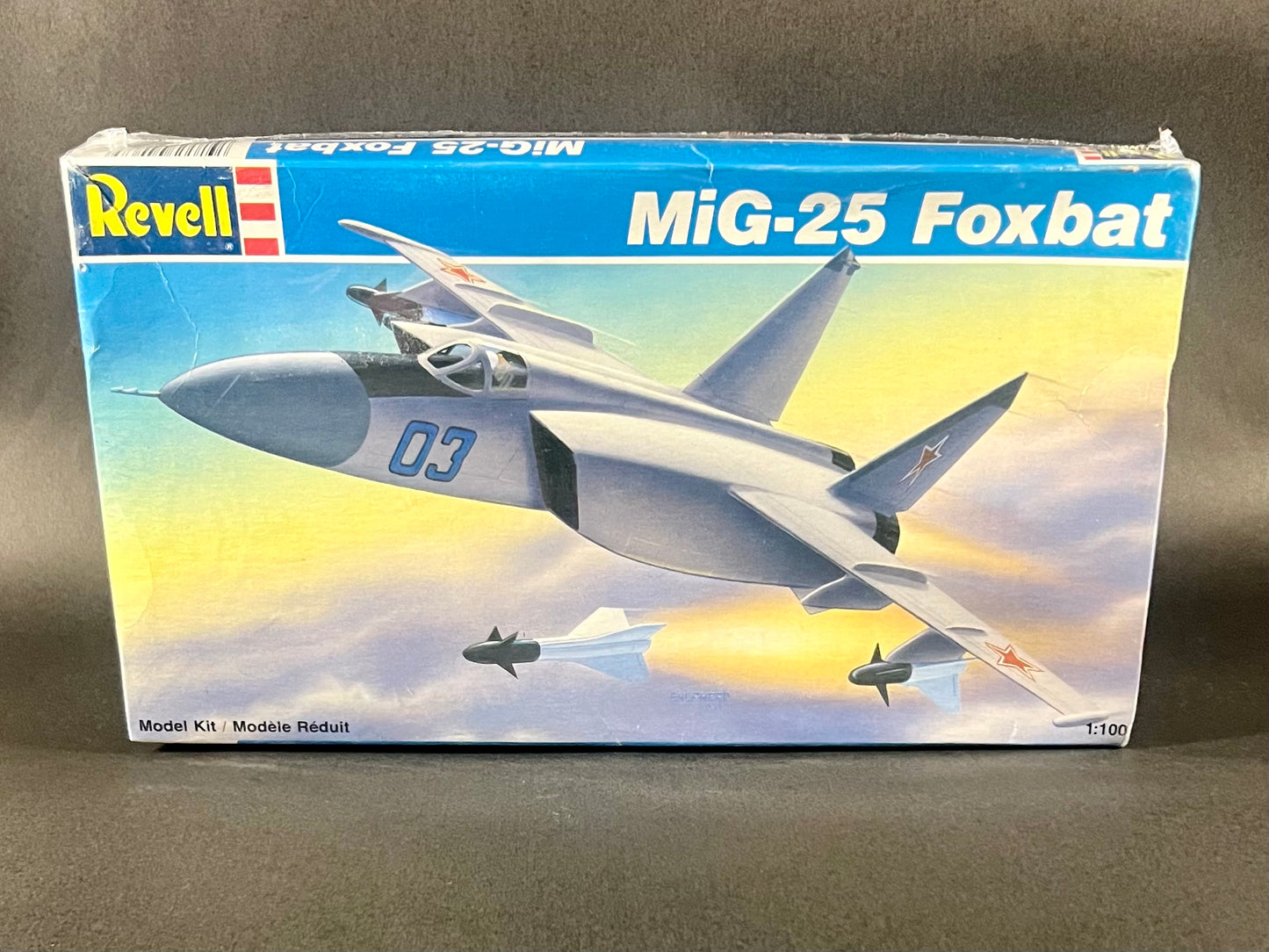 Revell Model Kit 4068 1:100 Scale MiG-25 Foxbat