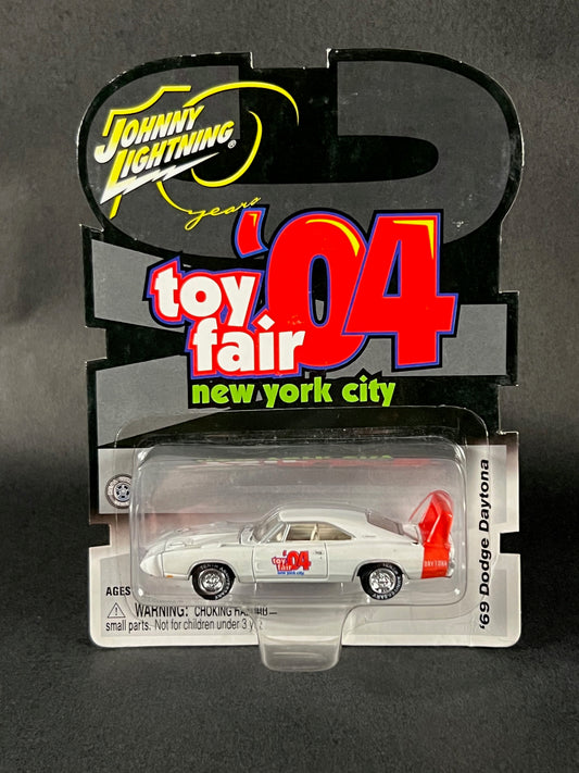 Johnny Lightning 10 Years Toy Fair '04 NYC '69 Dodge Daytona, White