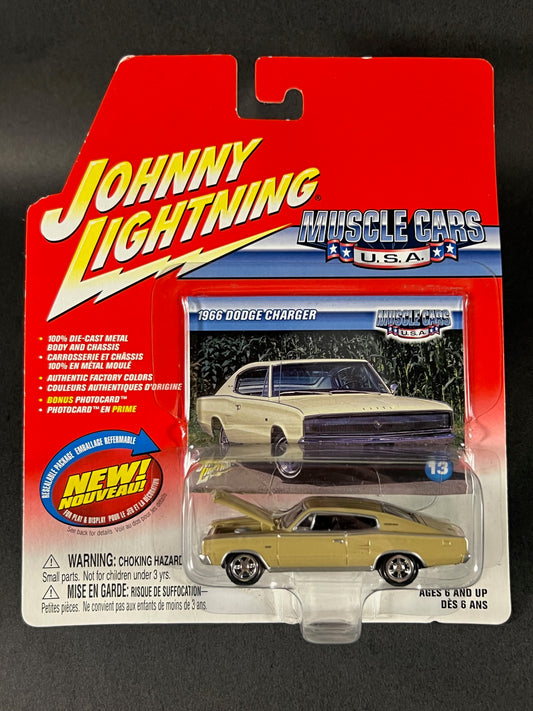 Johnny Lightning 2004 Muscle Cars USA #13 1966 Dodge Charger, Beige