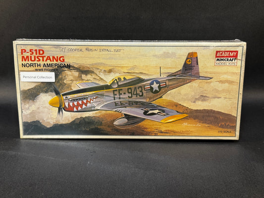 Academy MiniCraft Model Kit 1662 1:72 Scale P-51D Mustang