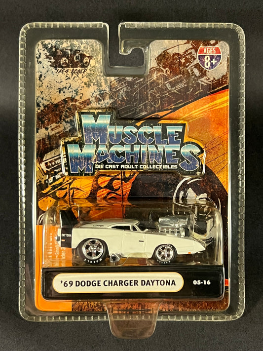 Muscle Machines 2005 05-16 '69 Dodge Charger Daytona, White