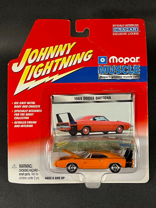 Johnny Lightning 2002 Mopar Muscle 1969 Dodge Daytona, Orange