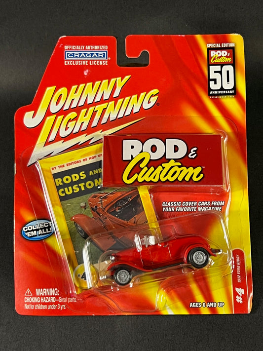 Johnny Lightning 2003 Rod & Custom #4 1932 Ford Hiboy, Red