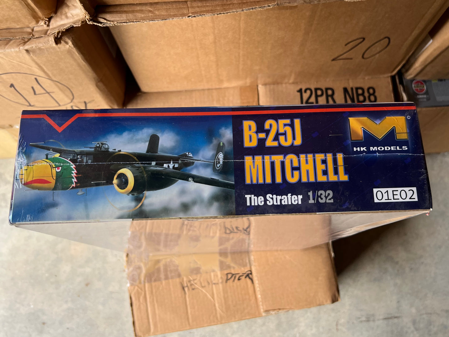 HK Model Kit 01E02 1:32 Scale B-25J Mitchell The Strafer