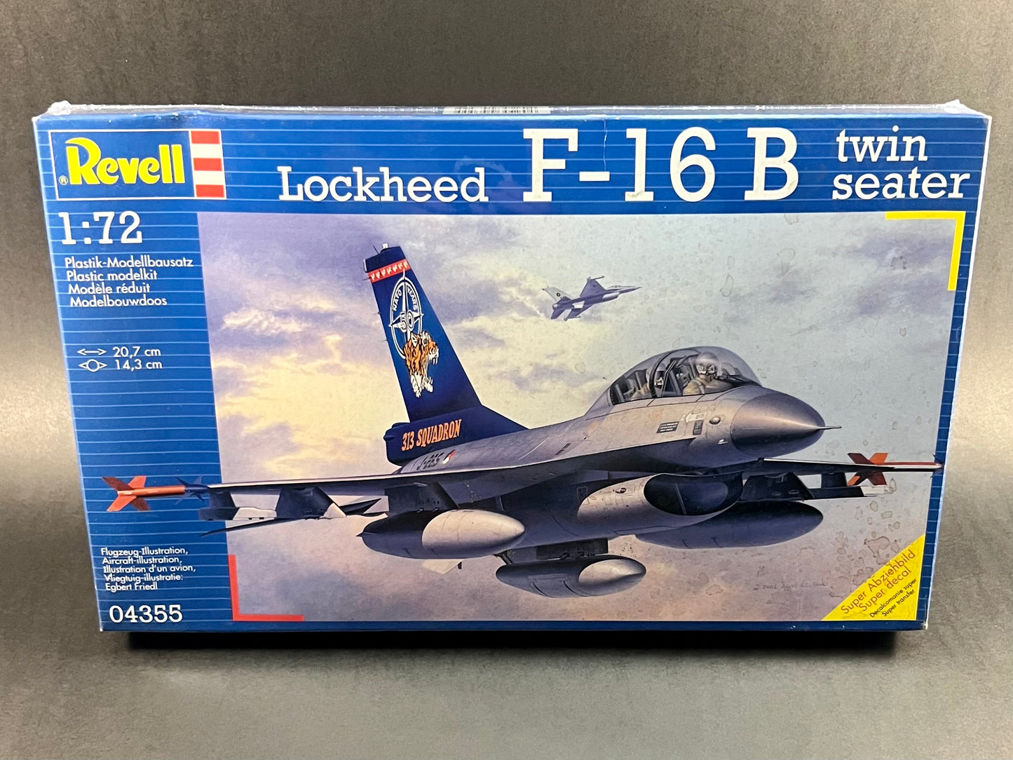 Revell Model Kit 04355	1:72 Scale Lockheed F-16B Twin Seater