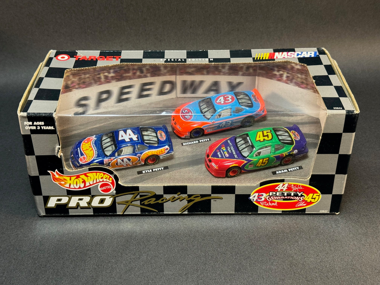 1998 Hot Wheels Pro Racing Special Edition NASCAR Petty Generations 3 Car Set