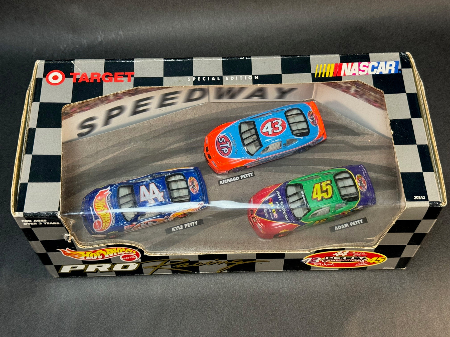 1998 Hot Wheels Pro Racing Special Edition NASCAR Petty Generations 3 Car Set