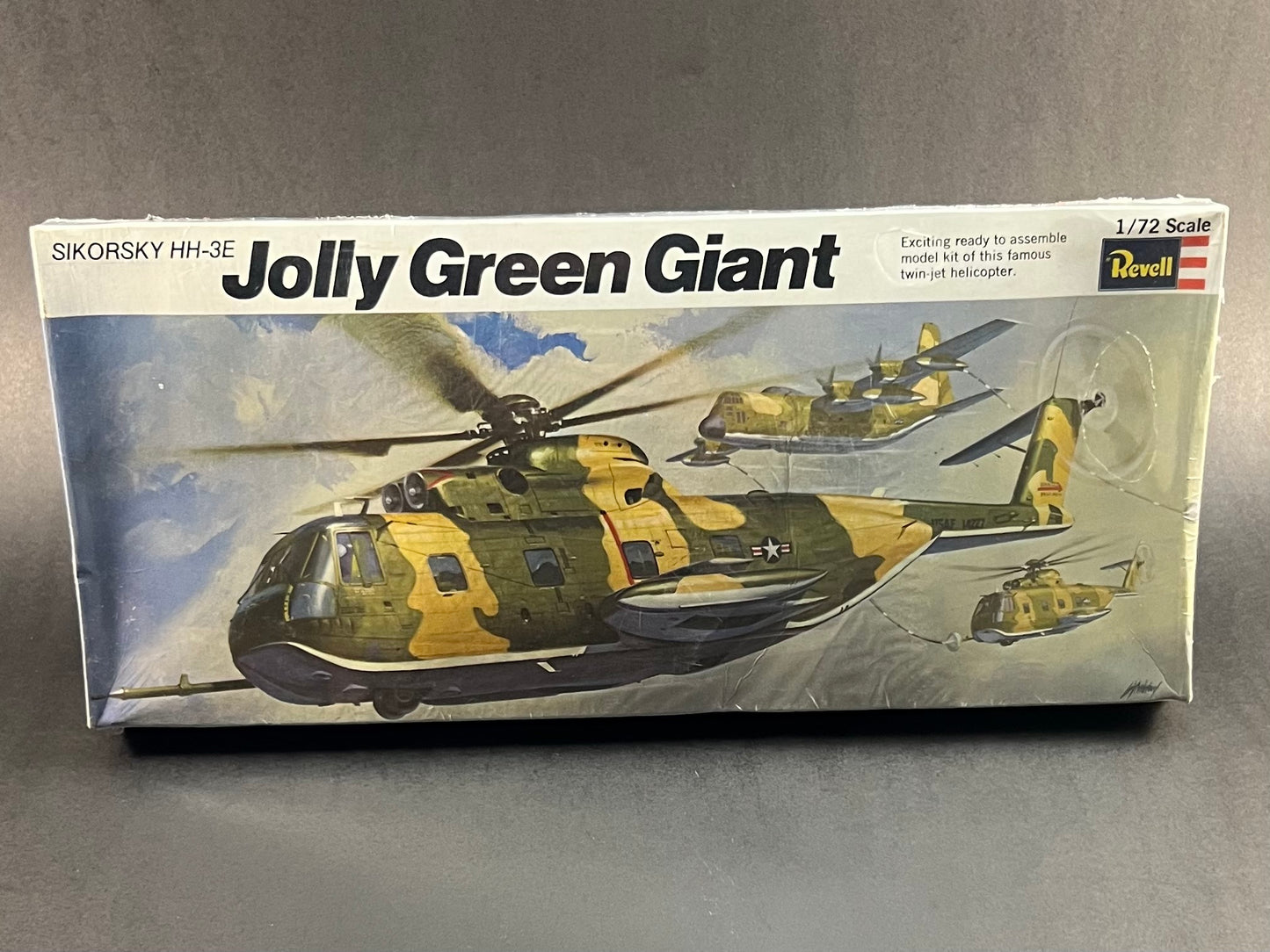 Revell Model Kit H-144 1:72 Scale Sikorsky HH-3E Jolly Green Giant