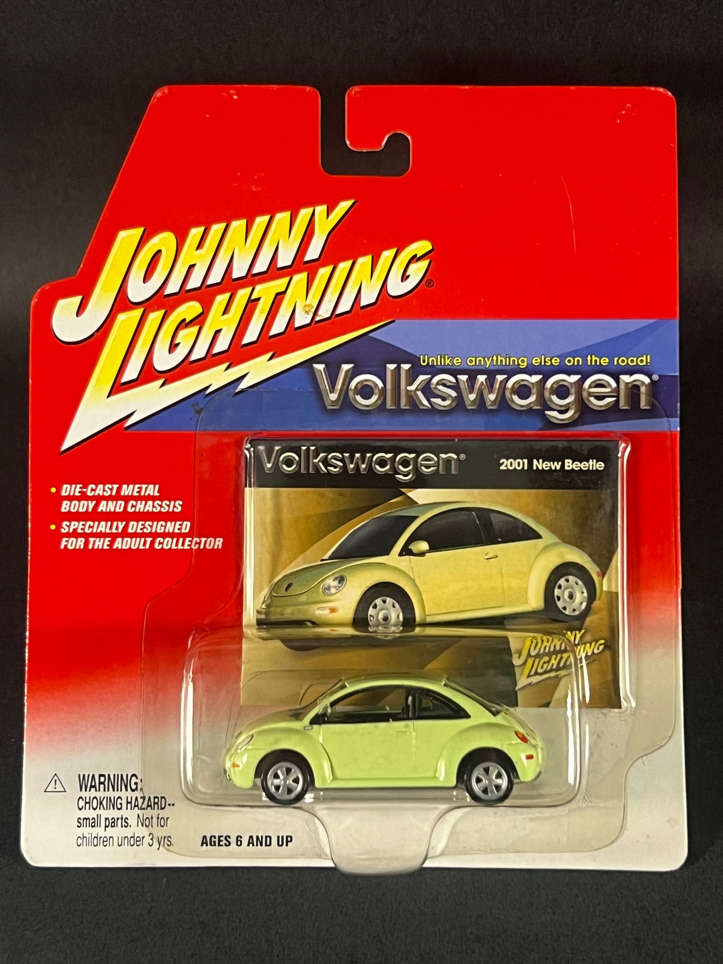 Johnny Lightning 2002 Volkswagen Series 2001 New Beetle, Yellow