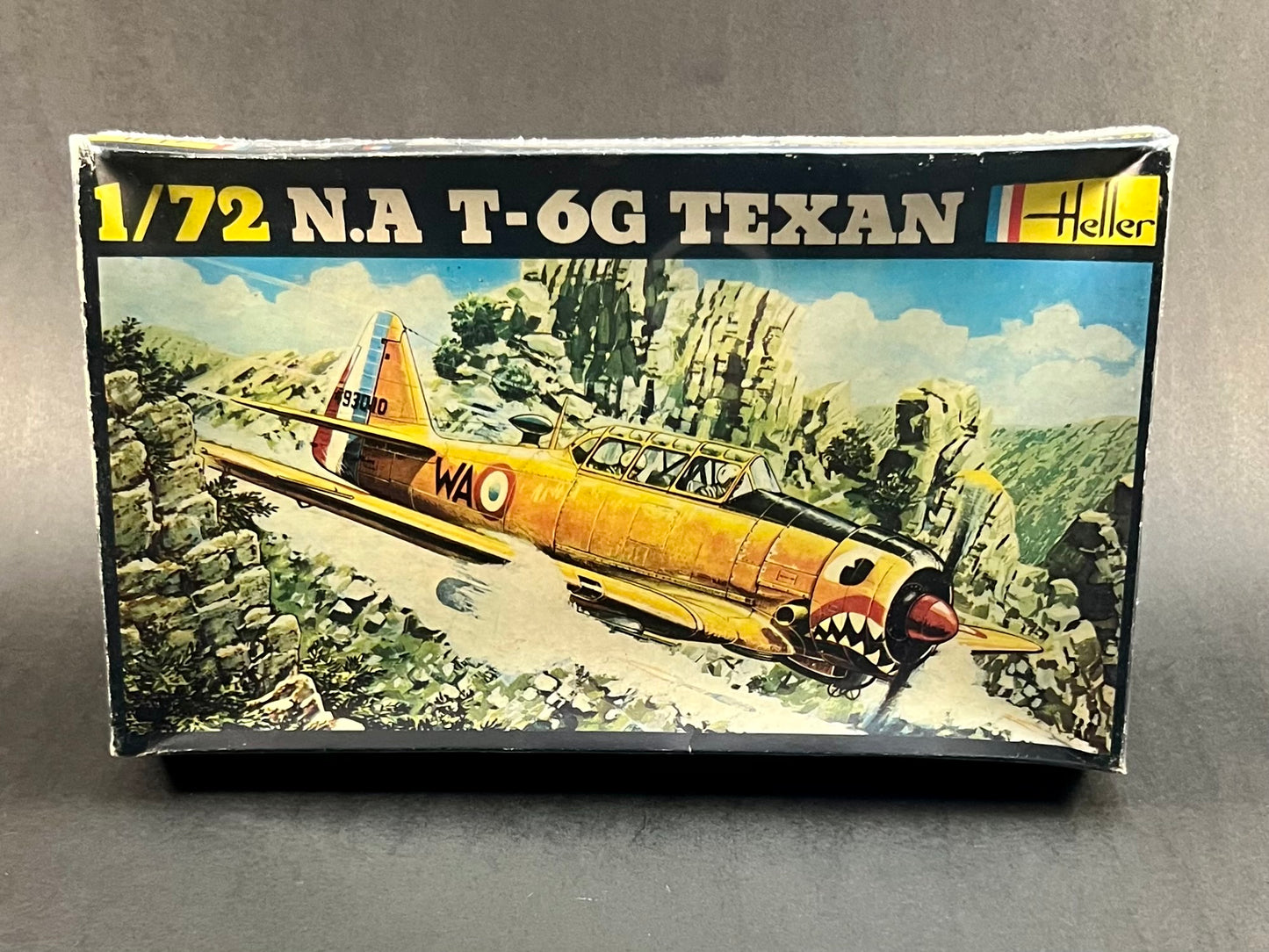 Heller Model Kit 276 1:72 Scale N.A T-6G Texan