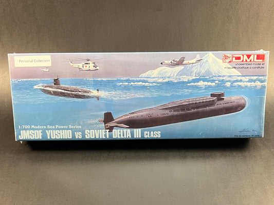 DML Model Kit 7003 1:700 Scale JMSDF Yushio vs Soviet Delta III