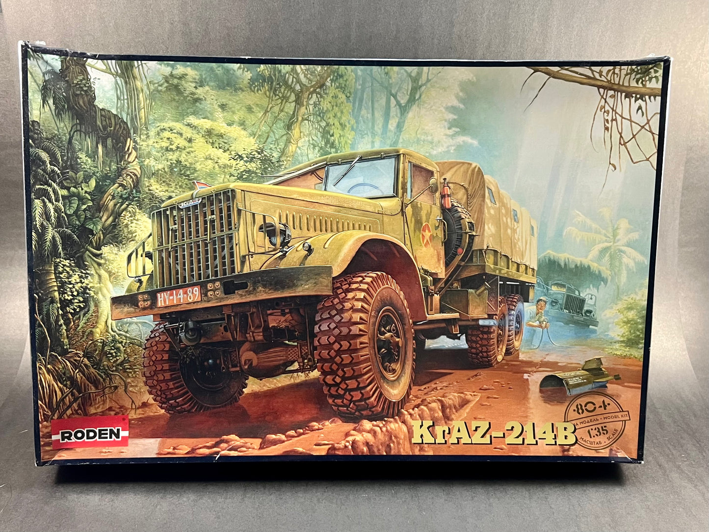 Roden Model Kit 804 1:35 Scale KrAZ-214B