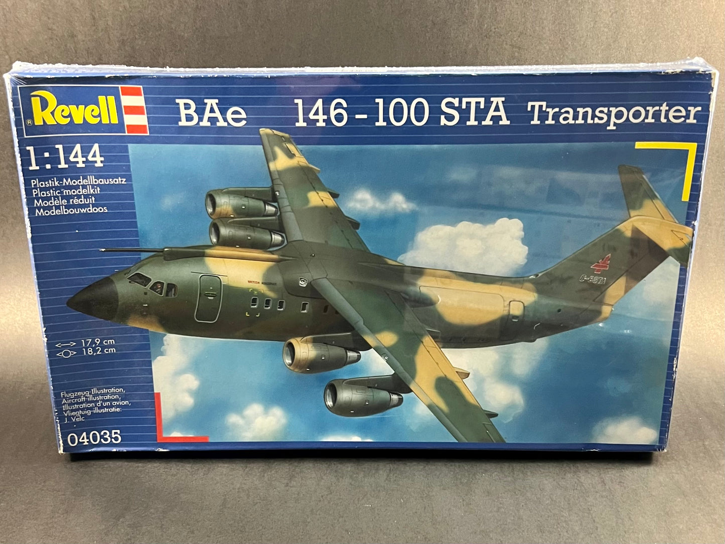 Revell Model Kit 04035 1:144 Scale Bae 146-100 STA Transporter