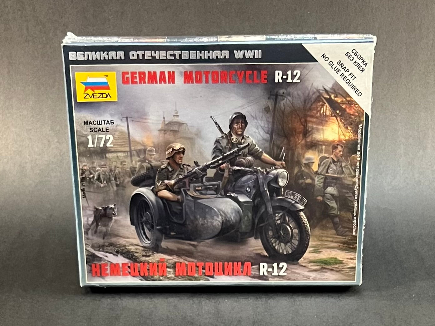 Zvezda Model Kit 6142 1:72 Scale German Motorcycle R-12