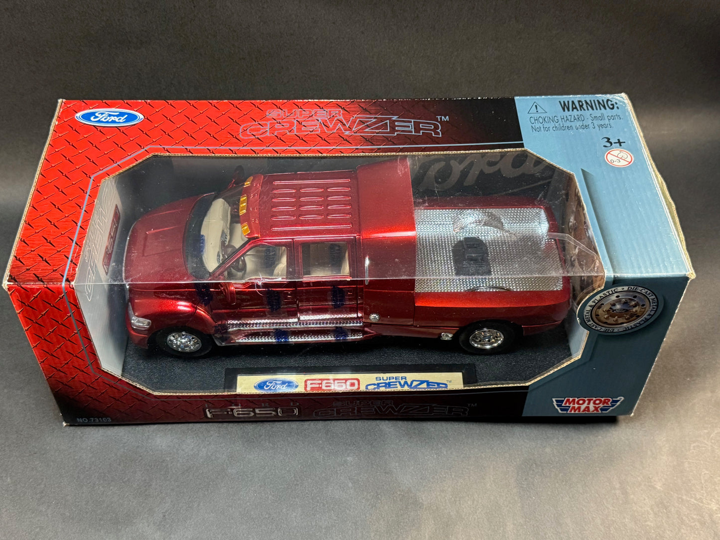 Motor Max 1:24 Scale 2005 Ford F-650 Super Crewzer, Red