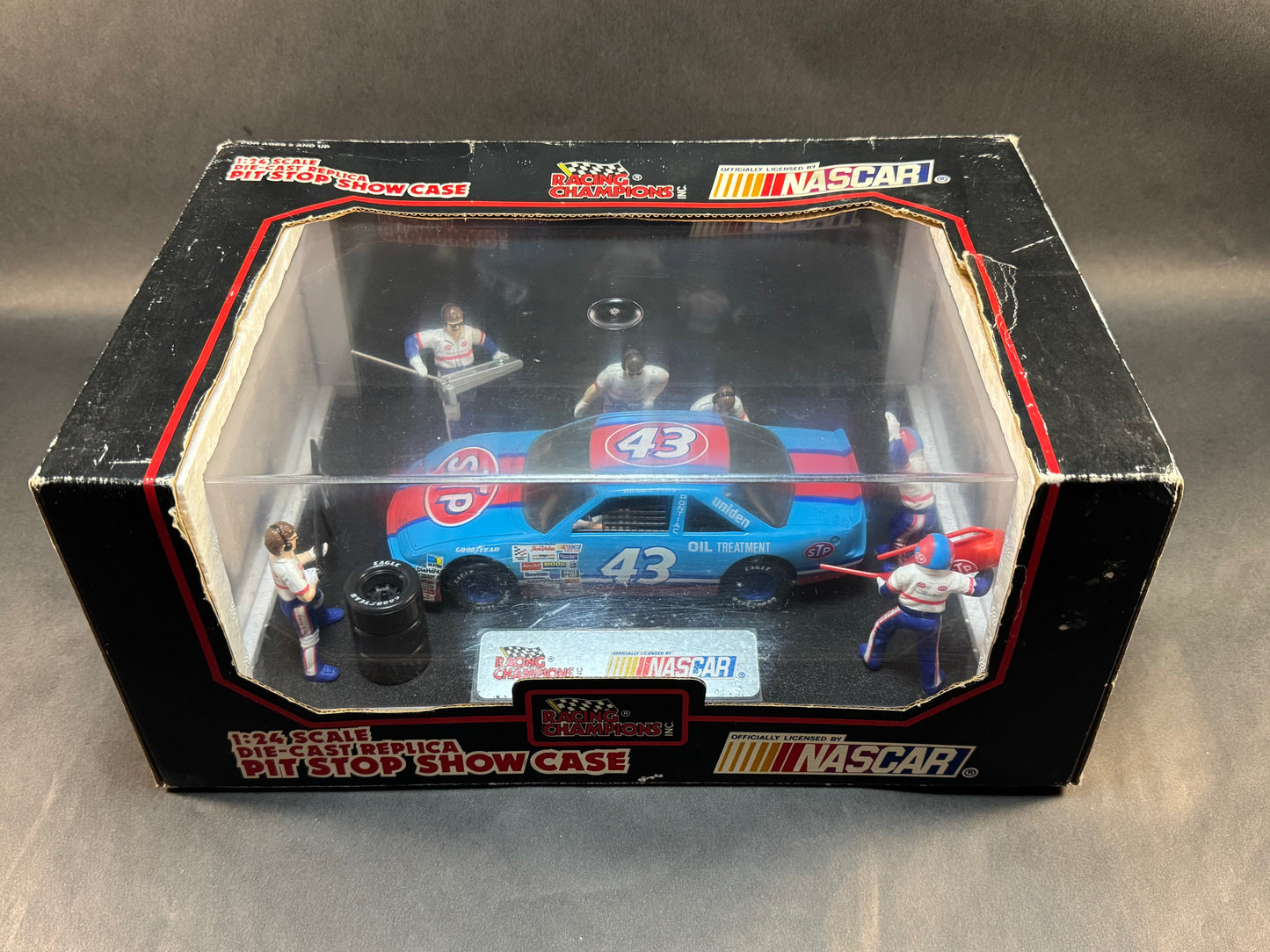 1992 Racing Champions 1:24 Scale NASCAR Pit Stop Show Case Richard Petty 43