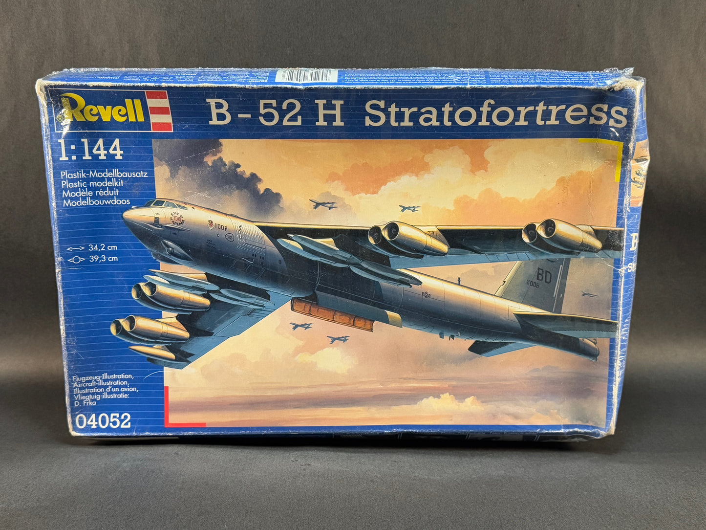 Revell Model Kit 04052 1:144 Scale B-52 H Stratofortress