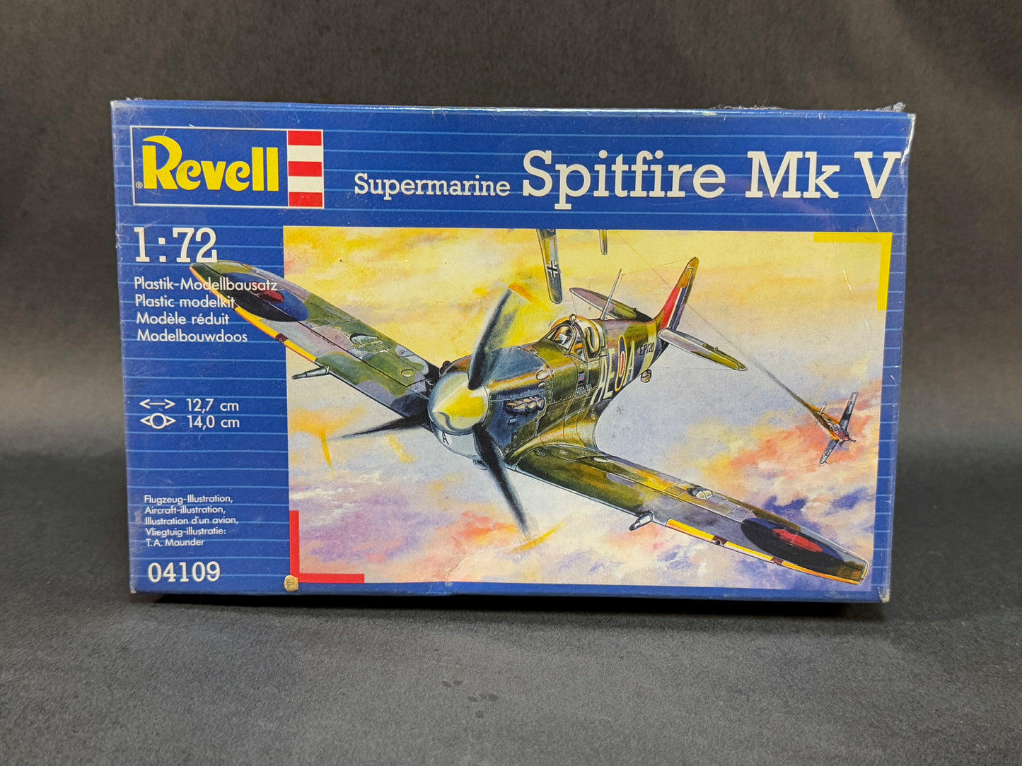 Revell Model Kit 04109 1:72 Scale Supermarine Spitfire Mk V