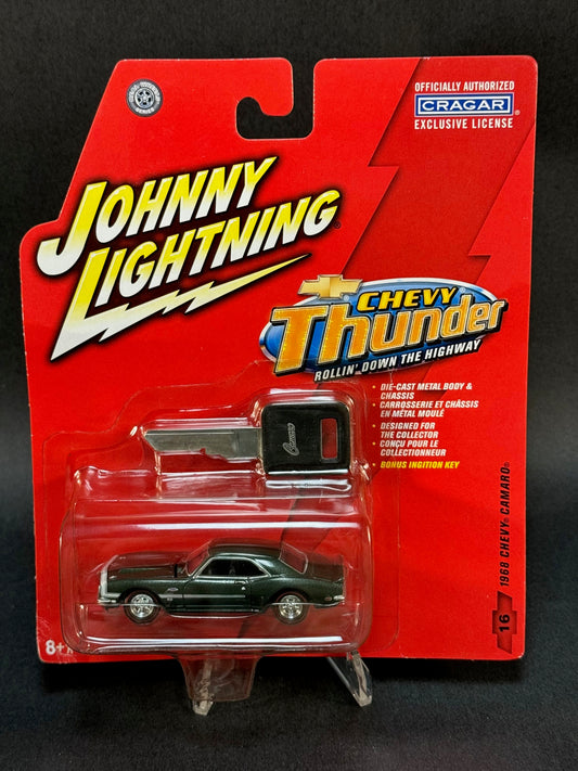 2005 Johnny Lightning Chevy Thunder #16 1968 Chevy Camaro, Green