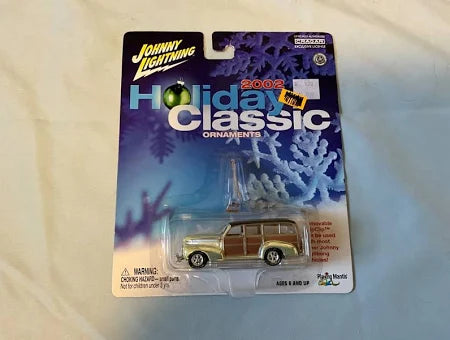 Johnny Lightning 2002 Holiday Classic Ornaments 1941 Chevy Deluxe Wagon, Gold