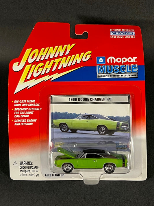 2002 Johnny Lightning Mopar Muscle 1970 Dodge Charger R/T, Green