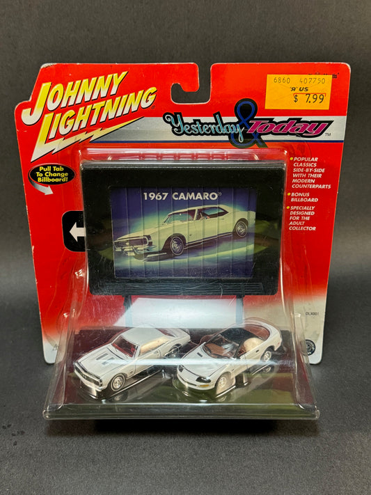 2001 Johnny Lightning Yesterday & Today 1967 and 1997 Camaro 2 Pack