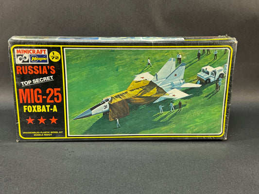 MiniCraft Hasegawa Model Kit 130 1:72 Scale Russia's Top Secret MiG-25 Foxbat-A