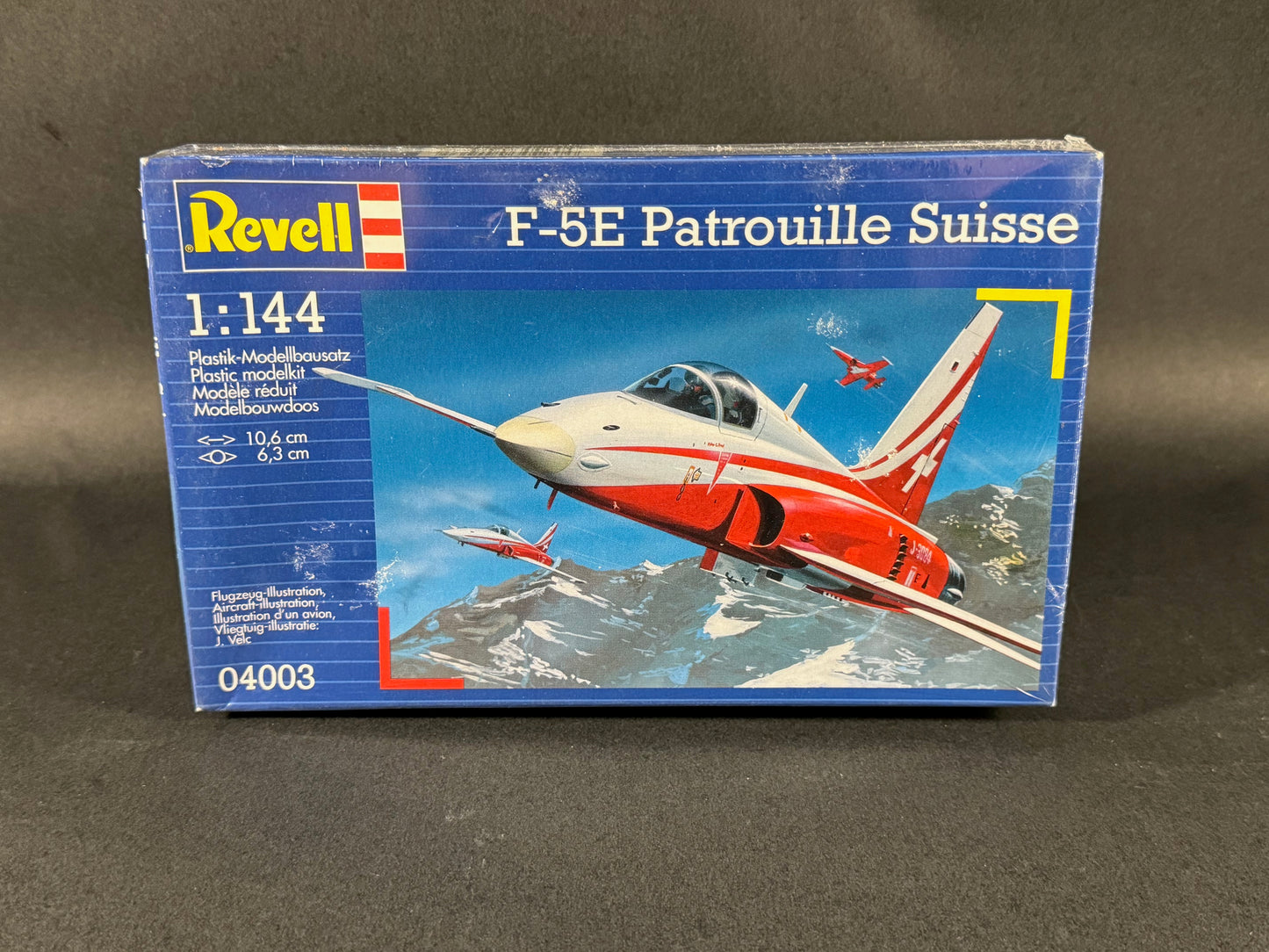 Revell Model Kit 04003 1:144 Scale F-5E Patrouille Suisse