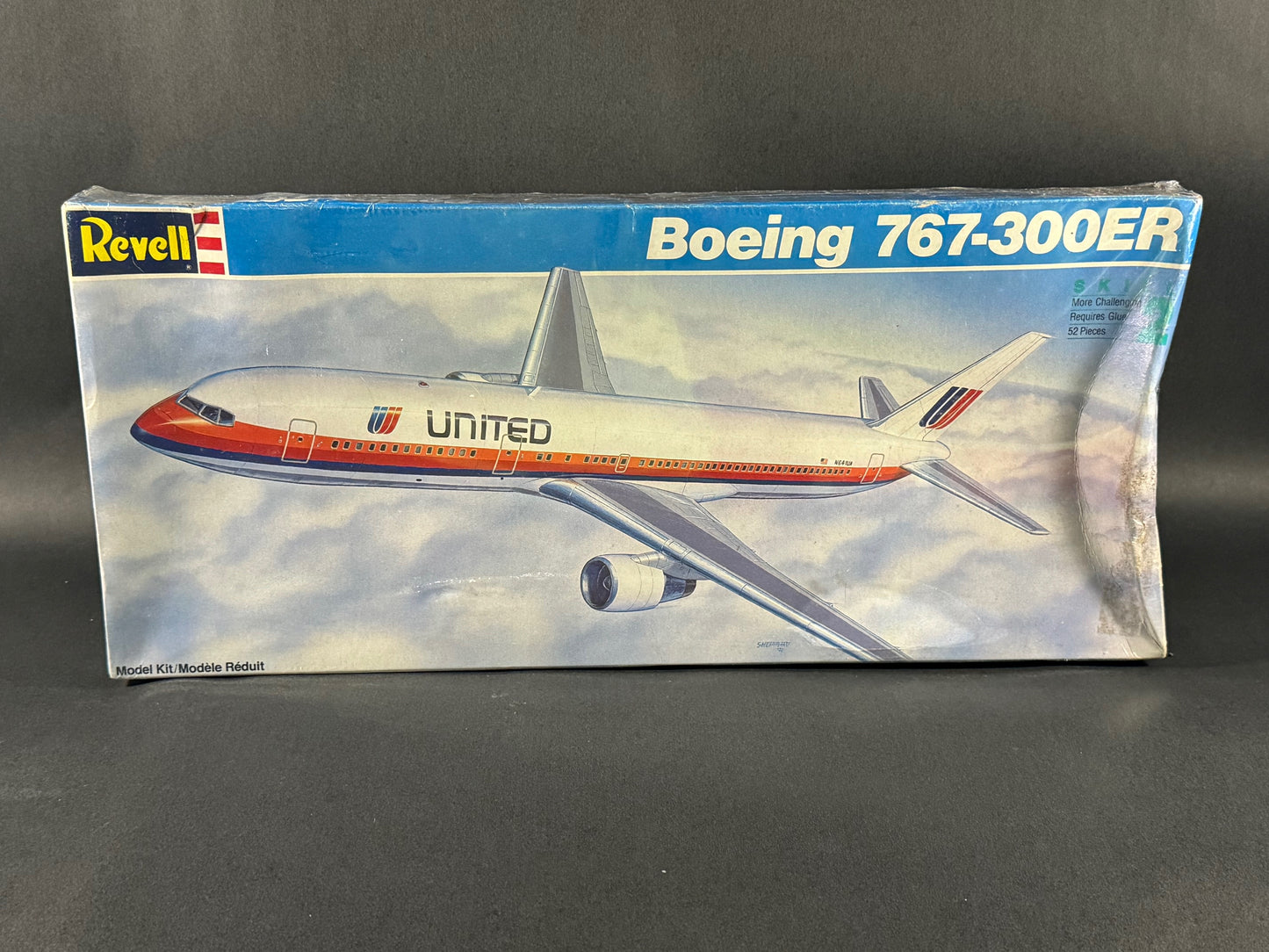 Revell Model Kit 4471 1:144 Scale Boeing 767-300ER