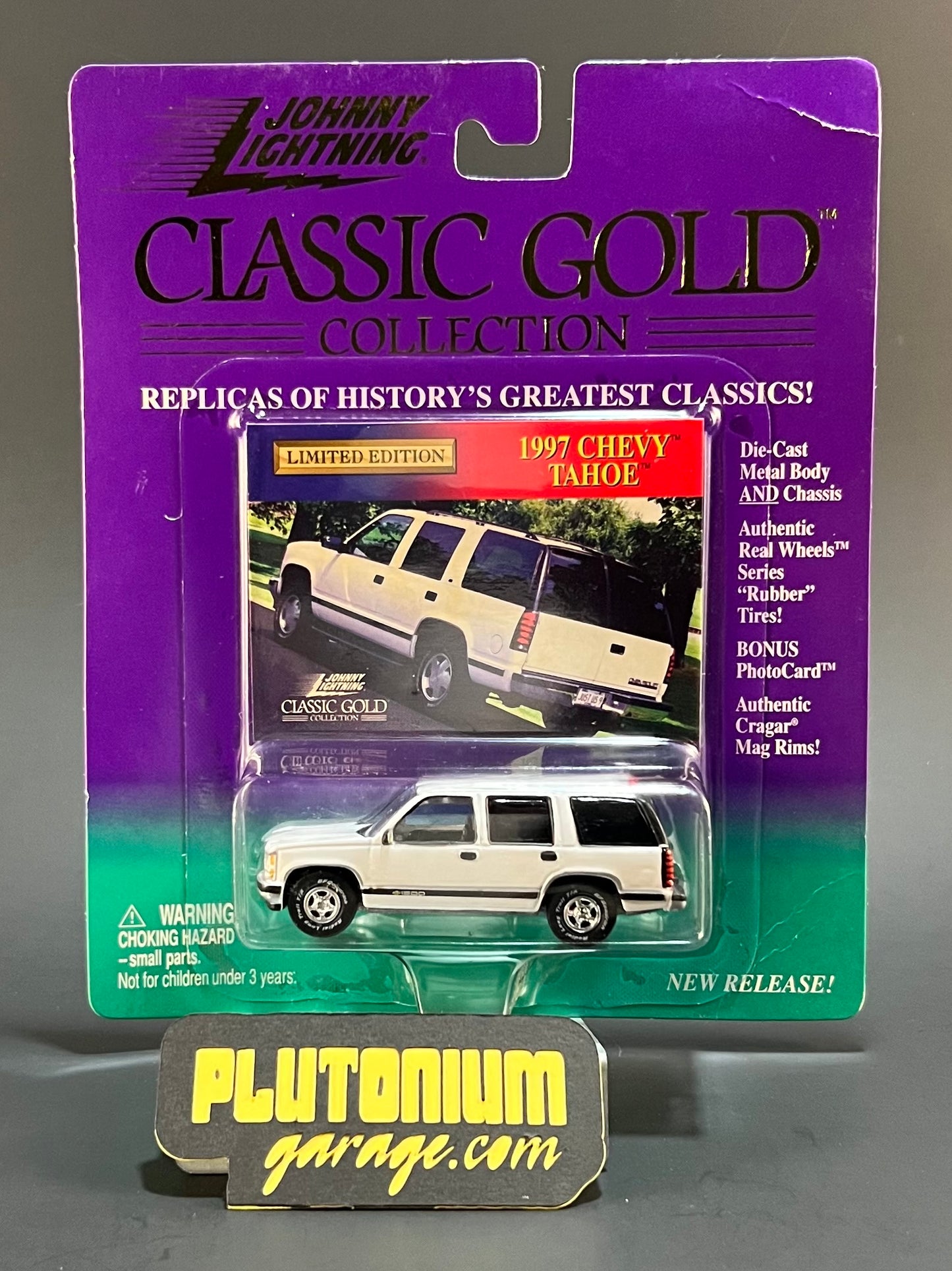 Johnny Lightning Classic Gold Collection 1997 Chevy Tahoe